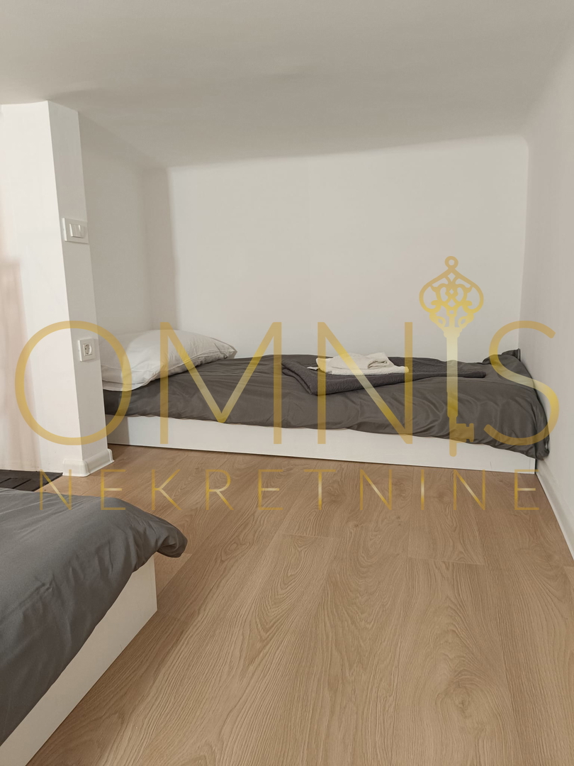 RIJEKA – BELVEDER, prenovljena garsonjera z galerijo in balkonom