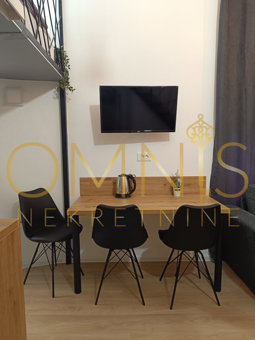 RIJEKA – BELVEDER, prenovljena garsonjera z galerijo in balkonom