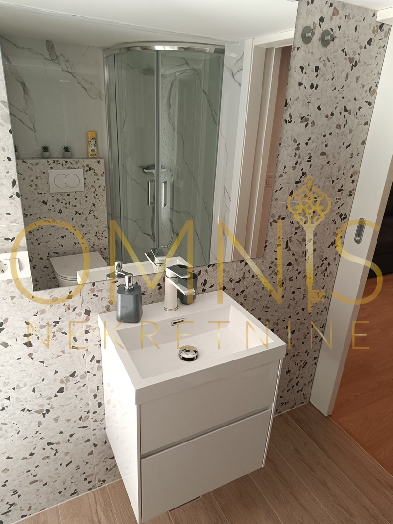 RIJEKA – BELVEDER, prenovljena garsonjera z galerijo in balkonom