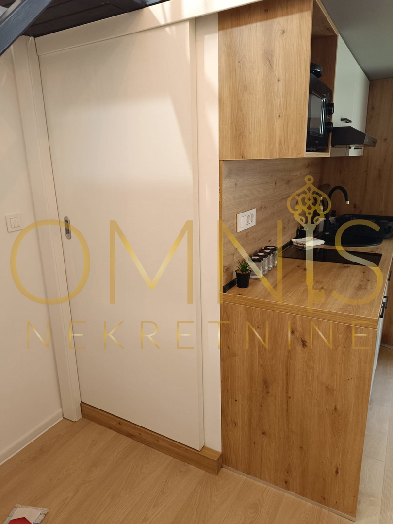 RIJEKA – BELVEDER, prenovljena garsonjera z galerijo in balkonom