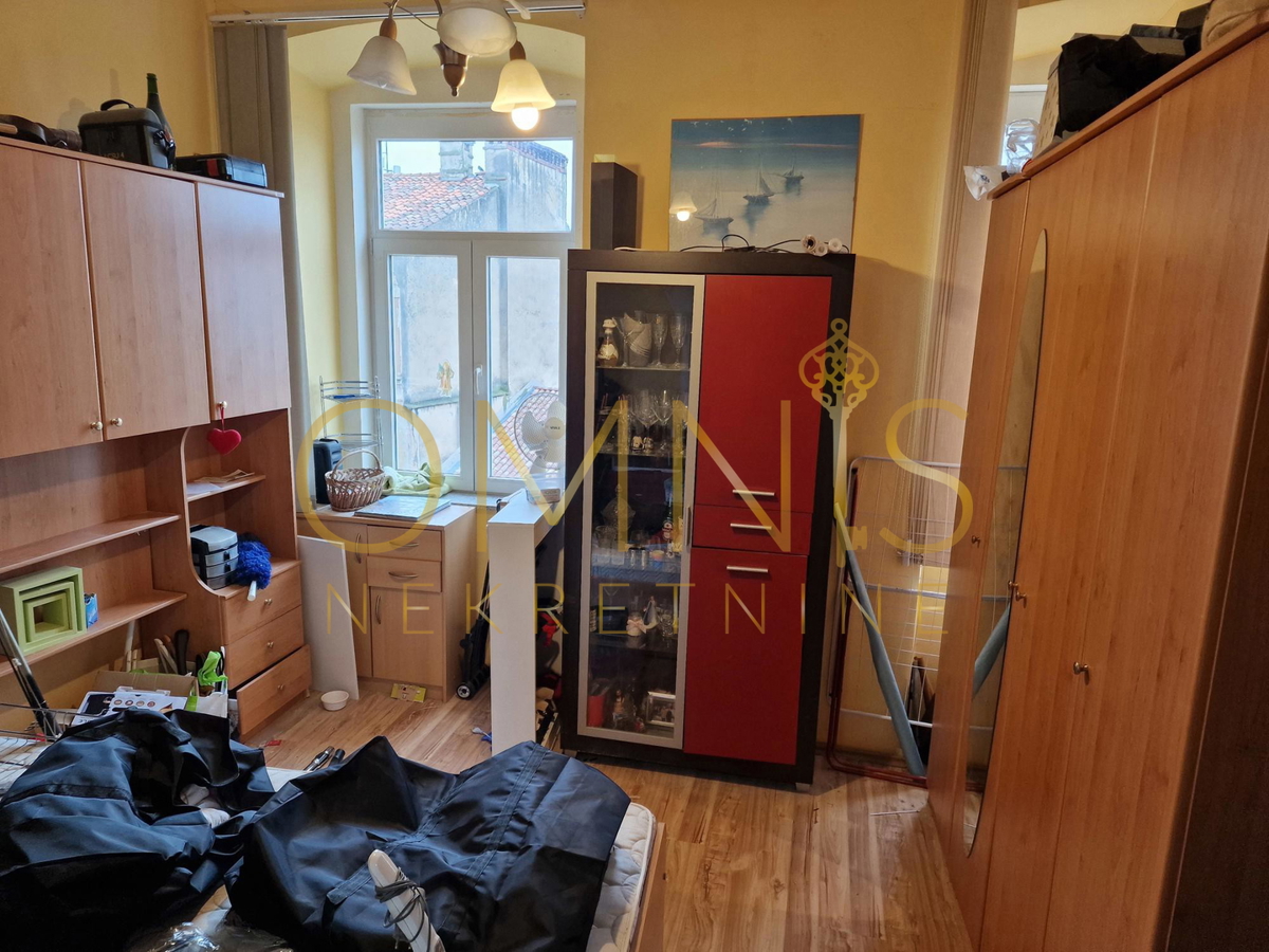 Rijeka – Center, dvosobno stanovanje z dvema shrambama – idealno za naložbo in apartmaje