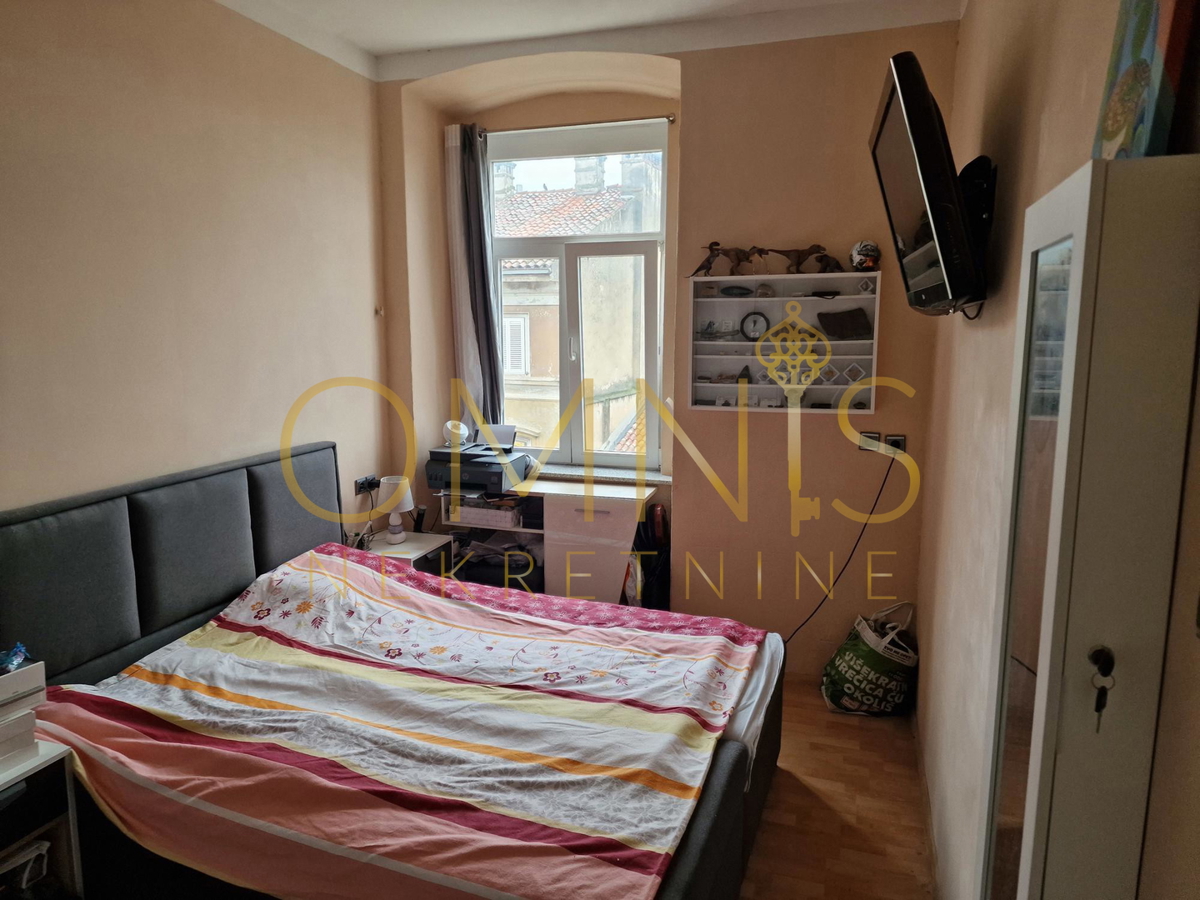 Rijeka – Center, dvosobno stanovanje z dvema shrambama – idealno za naložbo in apartmaje