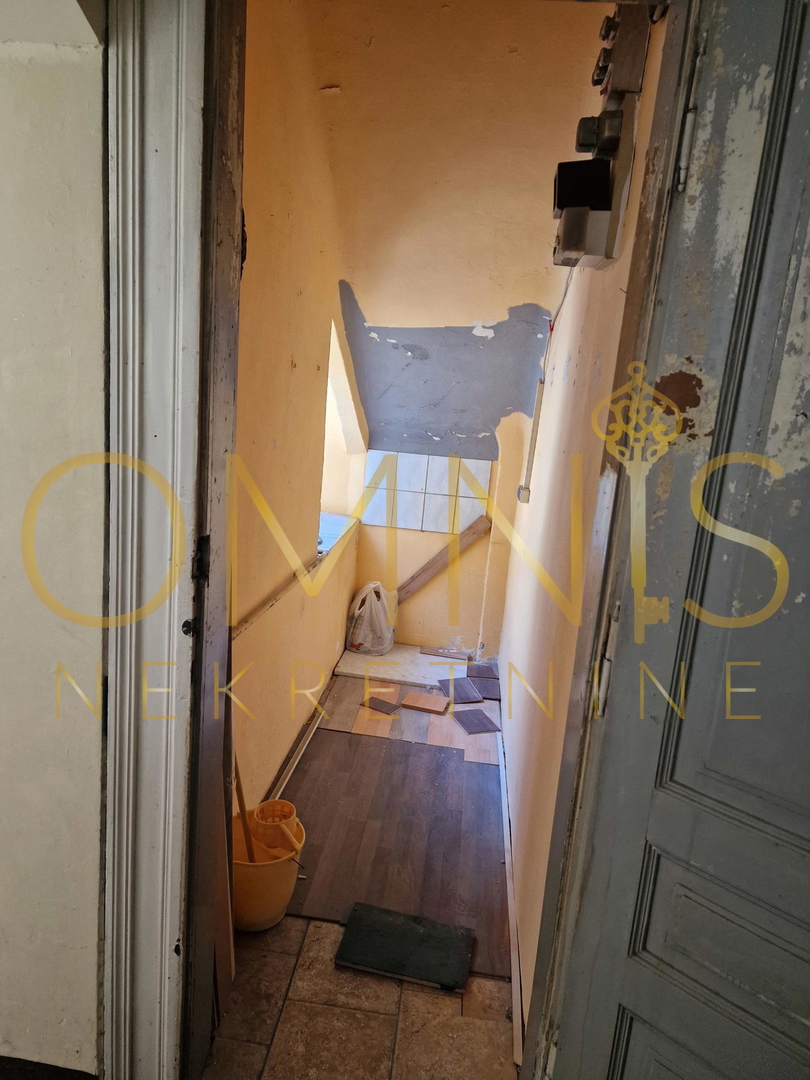 Rijeka – Center, dvosobno stanovanje z dvema shrambama – idealno za naložbo in apartmaje