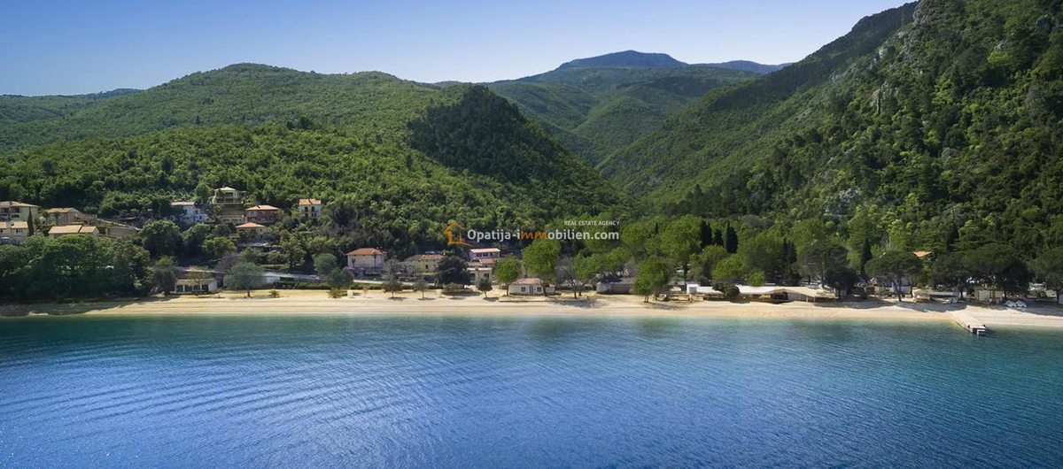 VILA Z BAZENOM - POGLED NA MORJE