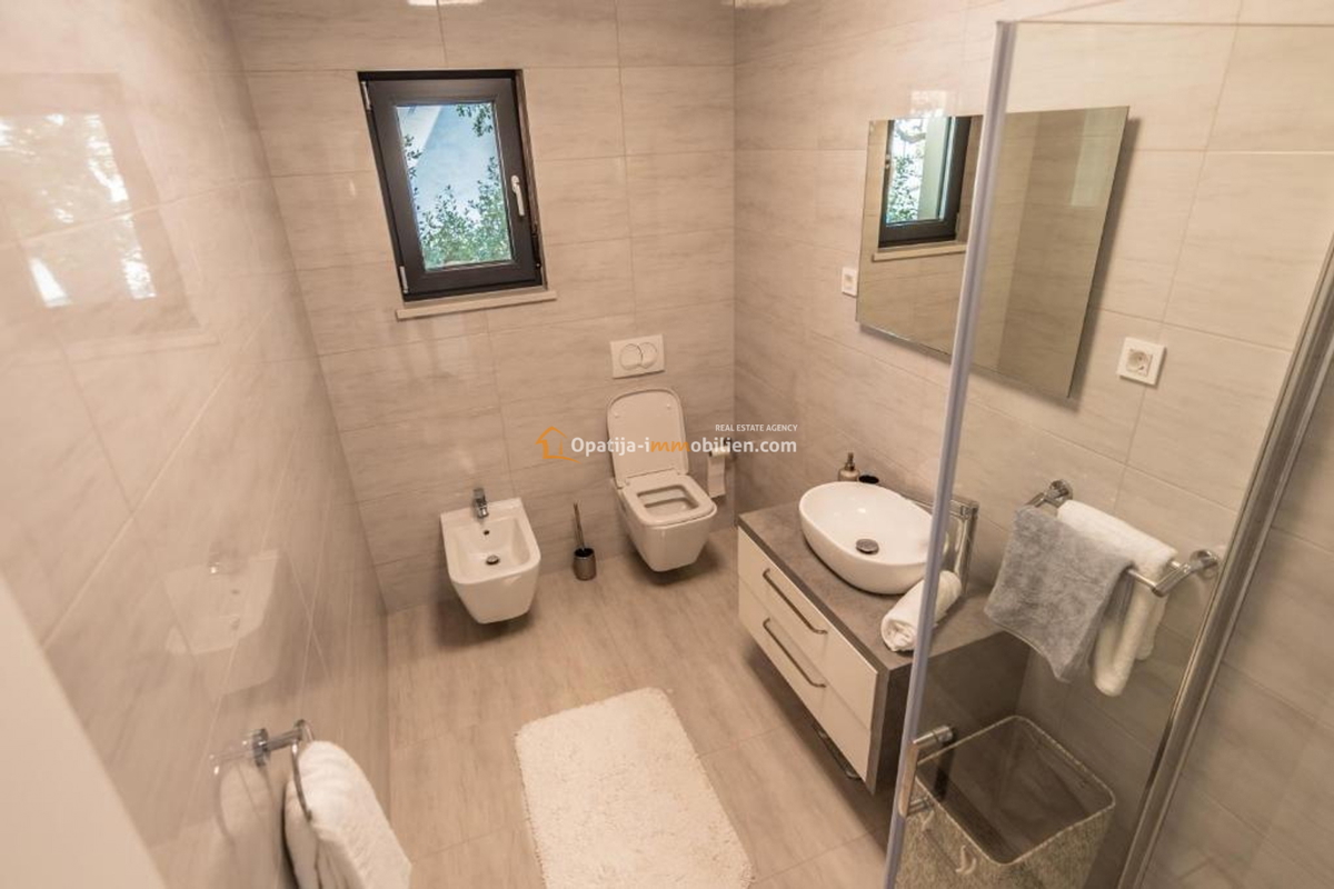 APARTMA Z BAZENOM-OPATIJSKA RIVIERA