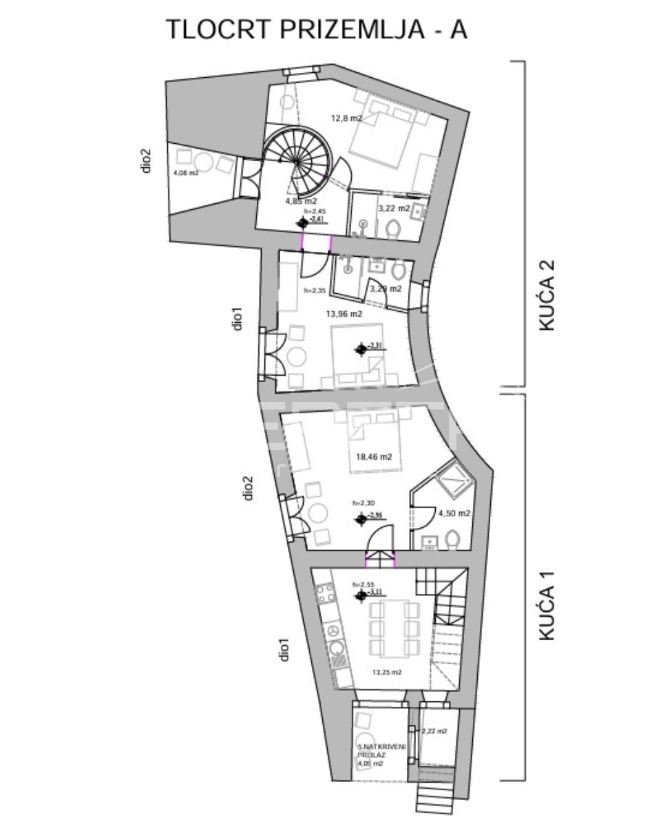 Tri vrstne hiše za obnovo na odlični lokaciji s panoramskim razgledom
