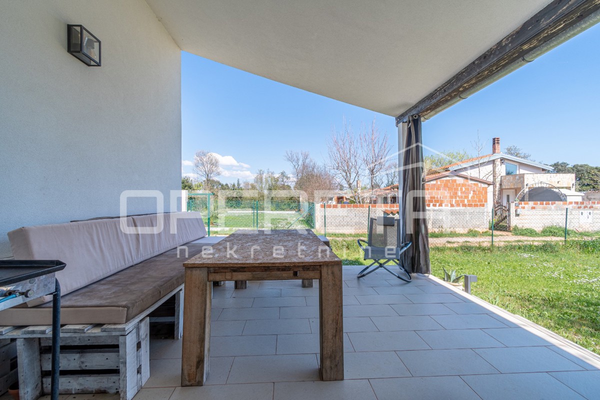 Samostojna enonadstropna hiša 84m2 v okolici Valture obdana z zelenjem