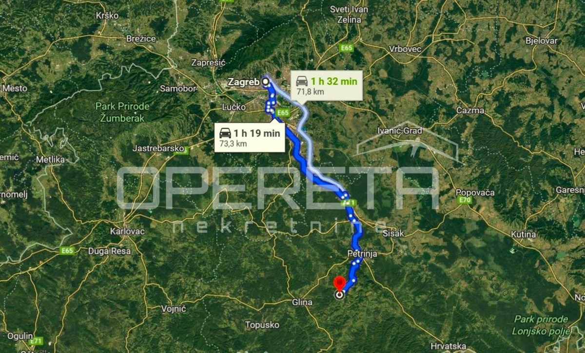 Hiša za obnovo s petimi parcelami v mirni vasi pri Petrinji