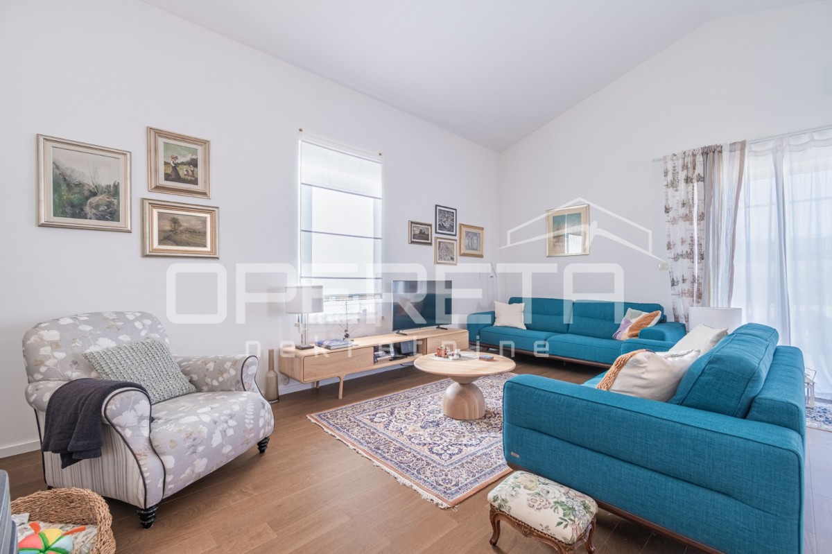 Istra, Tinjan – Pritlična hiša z bazenom in dvoriščem