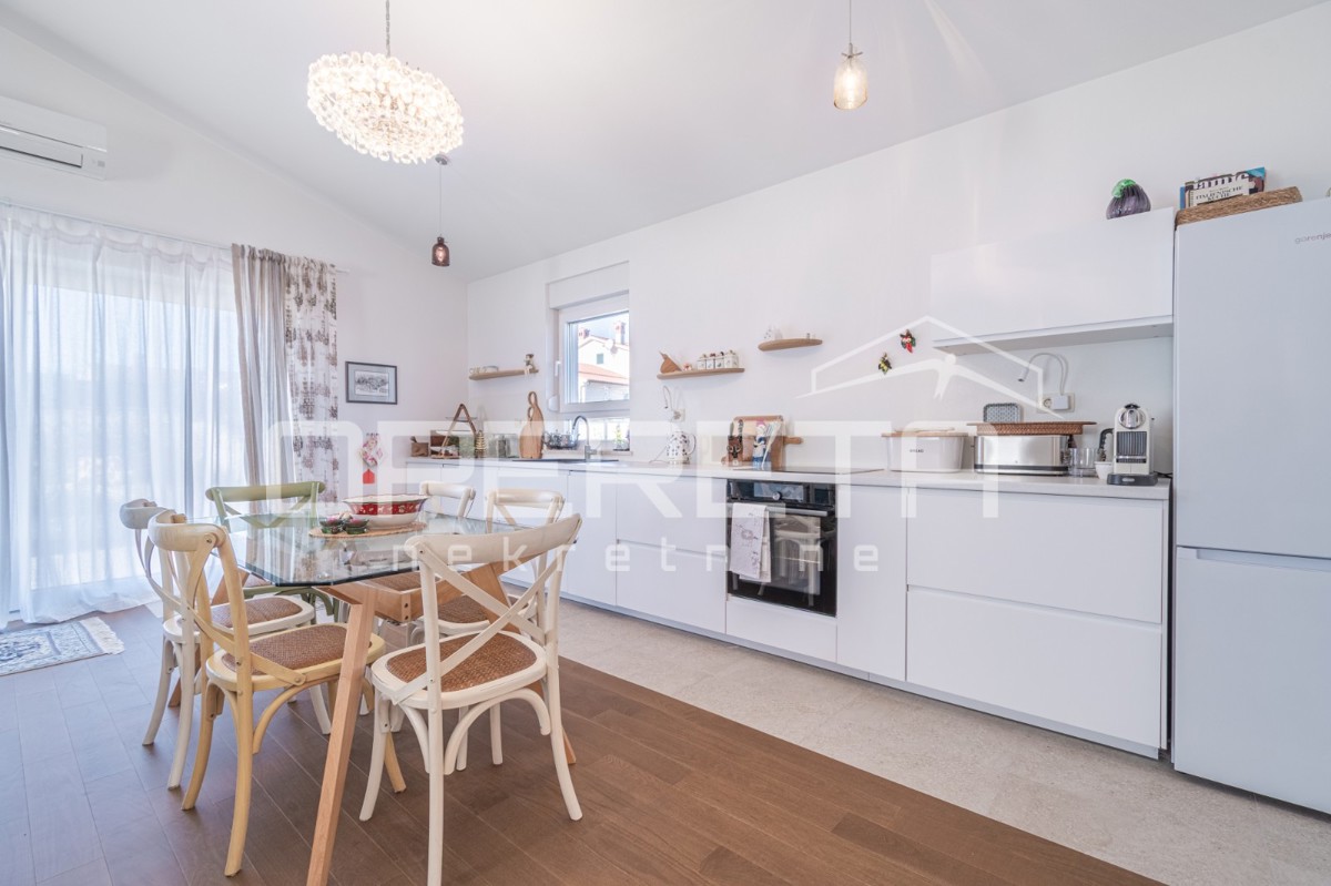 Istra, Tinjan – Pritlična hiša z bazenom in dvoriščem