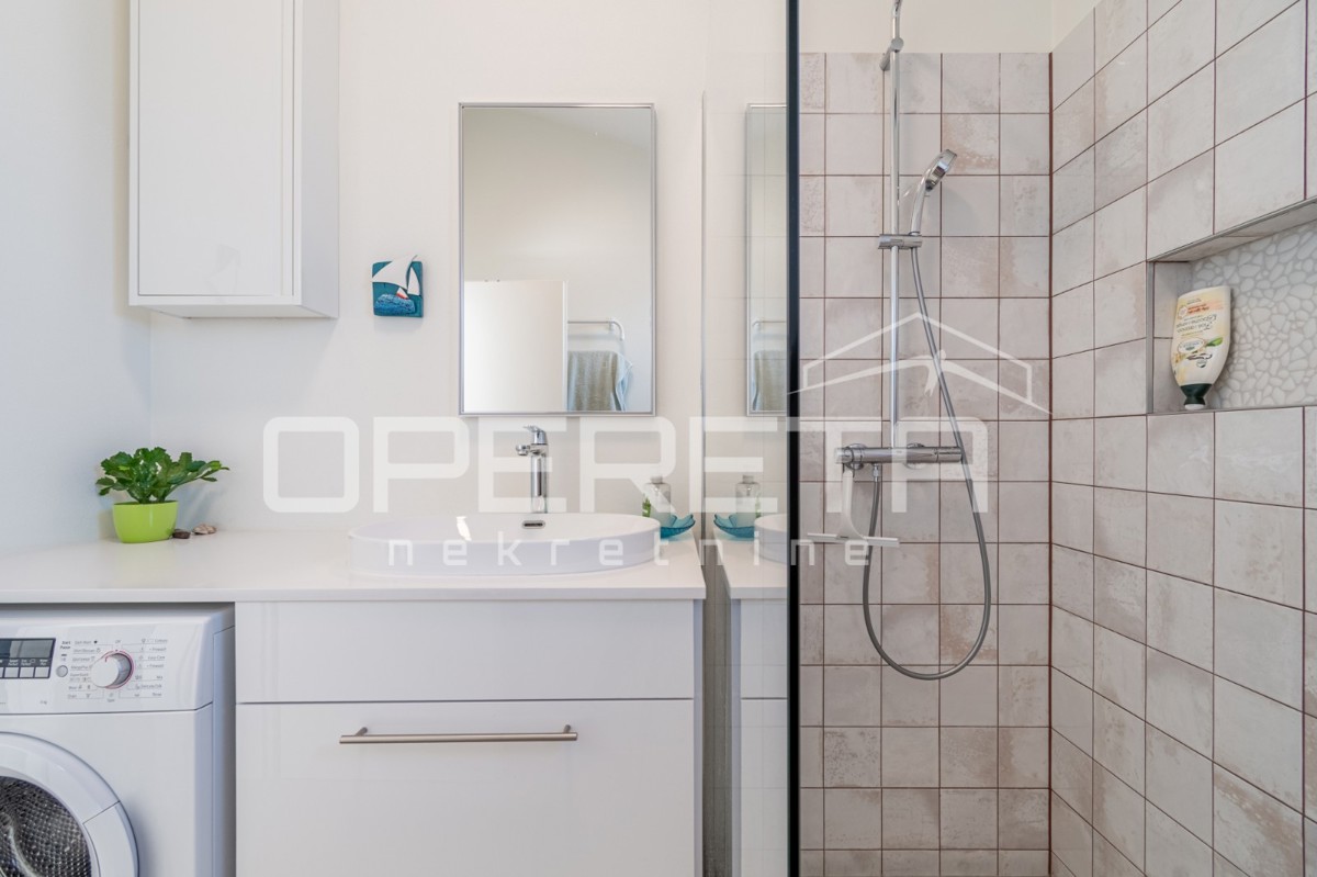 Istra, Tinjan – Pritlična hiša z bazenom in dvoriščem