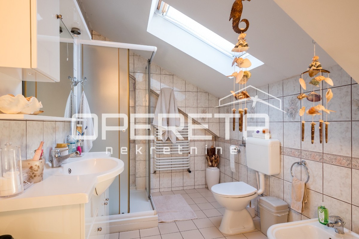 Prodaja, Hiša, Vrhovec, Vrhovec, Samostojeća, 215m2