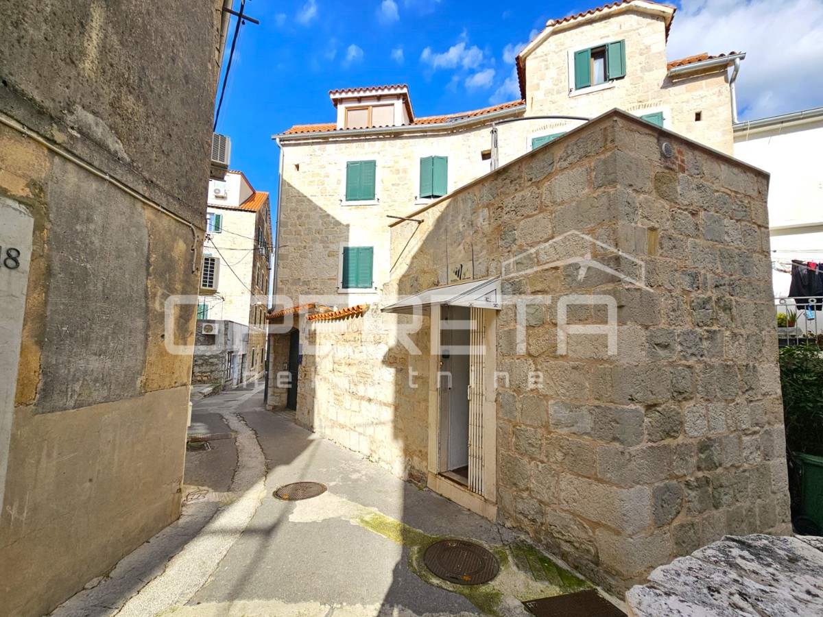 Vela Varoš, center Splita – Poslovni prostor s turističnim potencialom