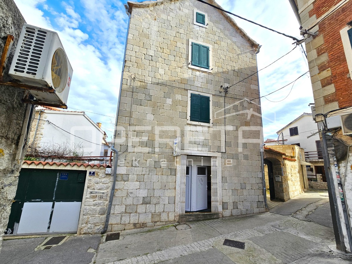 Vela Varoš, center Splita – Poslovni prostor s turističnim potencialom