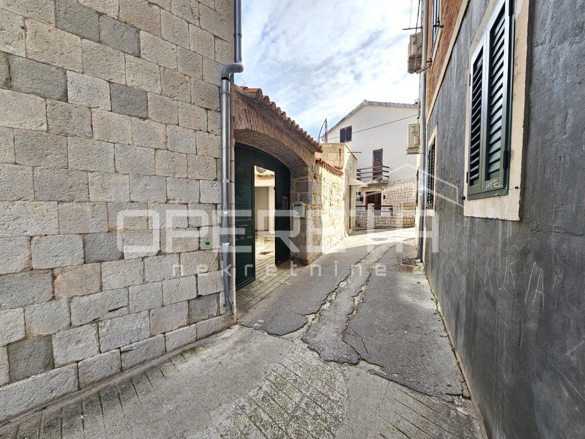 Vela Varoš, center Splita – Poslovni prostor s turističnim potencialom