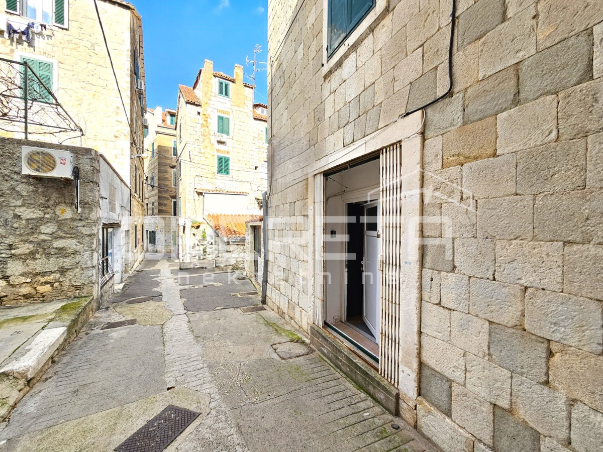 Vela Varoš, center Splita – Poslovni prostor s turističnim potencialom