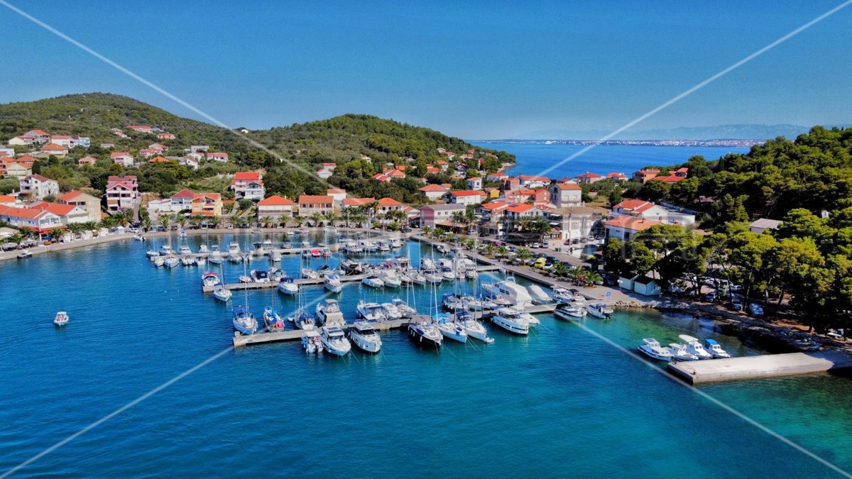 KUKLJICA, OTOK UGLJAN (BLIZU ZADRA), na novo prenovljeni apartmaji
