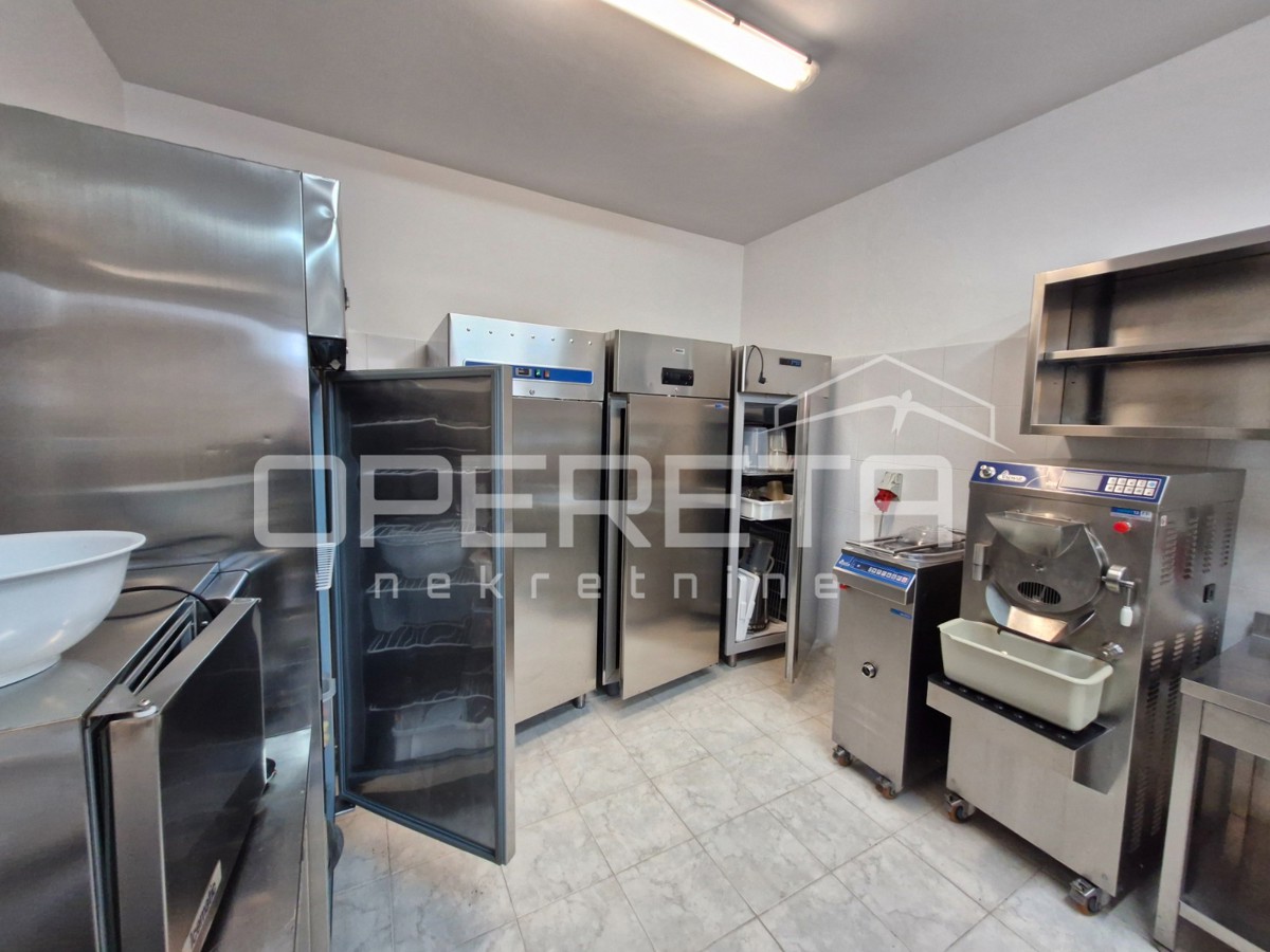 Vrstna hiša v centru Bal z velikim potencialom!