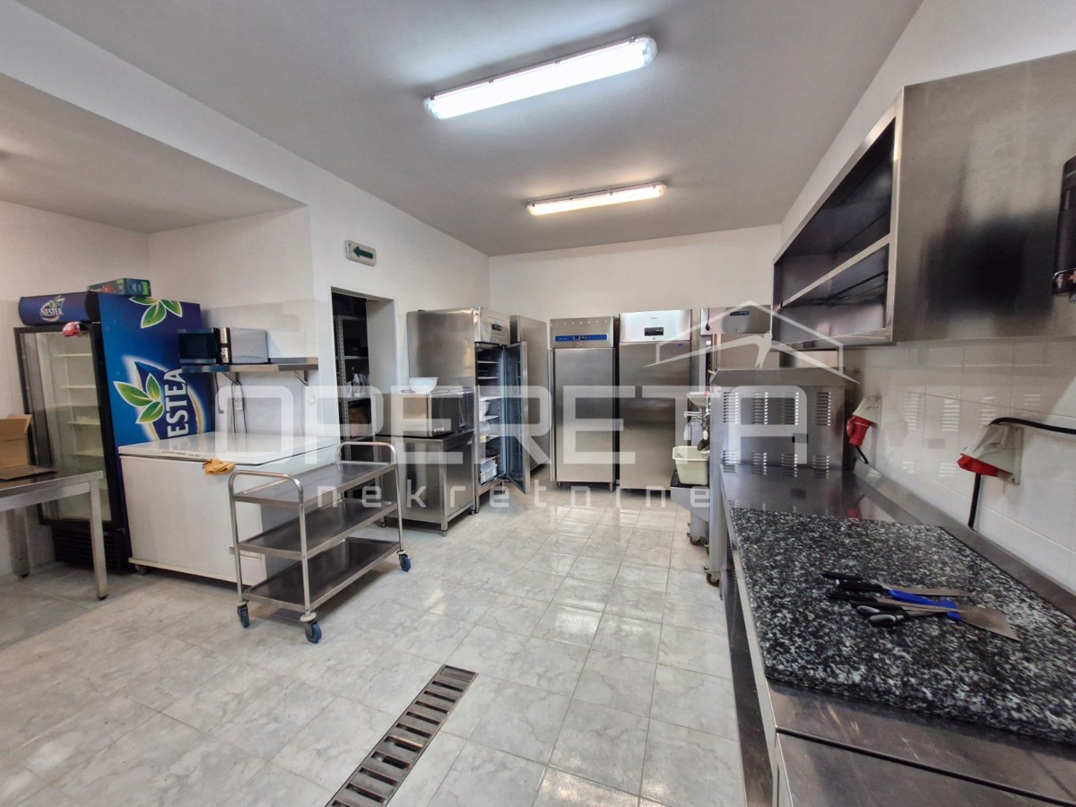 Vrstna hiša v centru Bal z velikim potencialom!