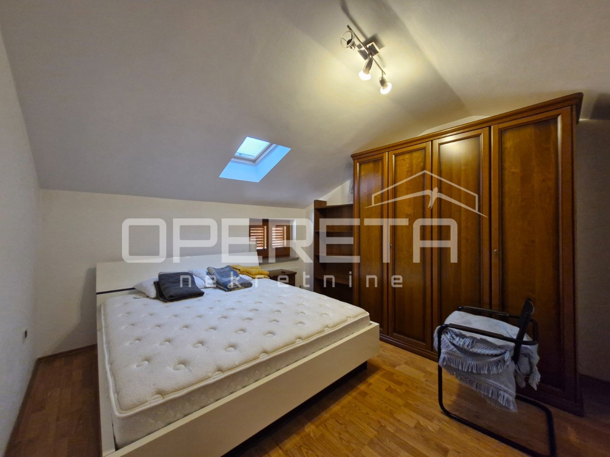 Vrstna hiša v centru Bal z velikim potencialom!