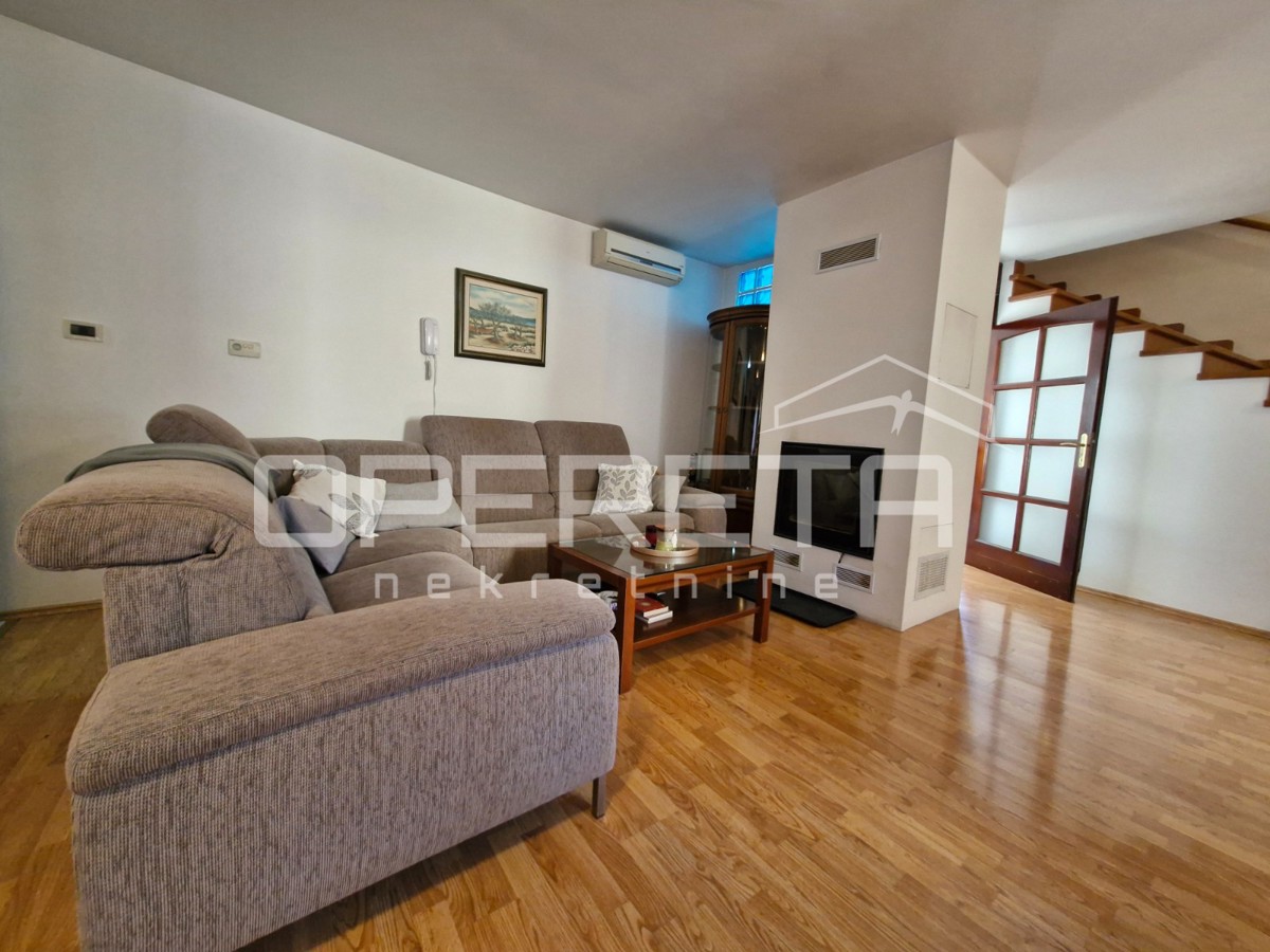 Vrstna hiša v centru Bal z velikim potencialom!