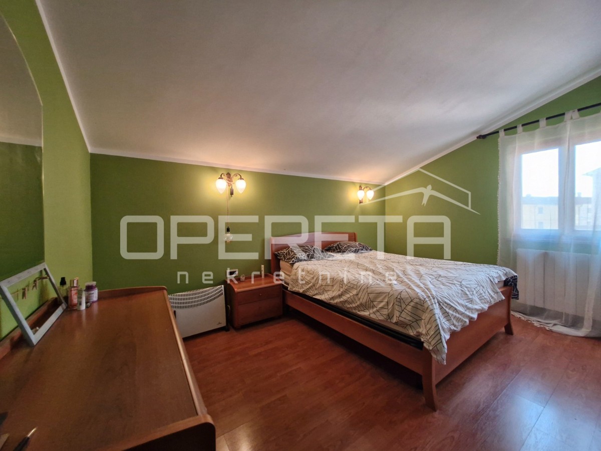 Vrstna hiša v centru Bal z velikim potencialom!