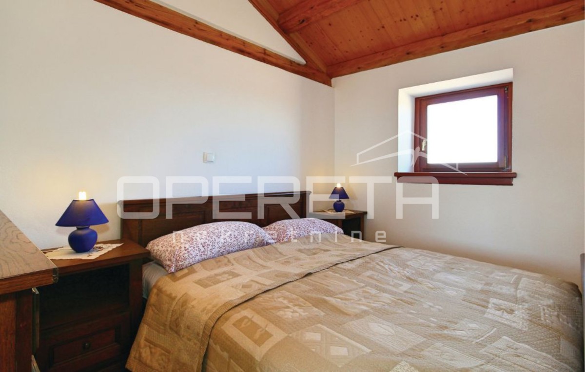 Vižinada – Kamnita hiša s teraso in dodatnim bivalnim prostorom