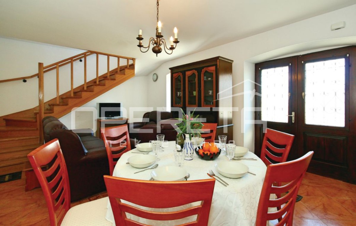 Vižinada – Kamnita hiša s teraso in dodatnim bivalnim prostorom