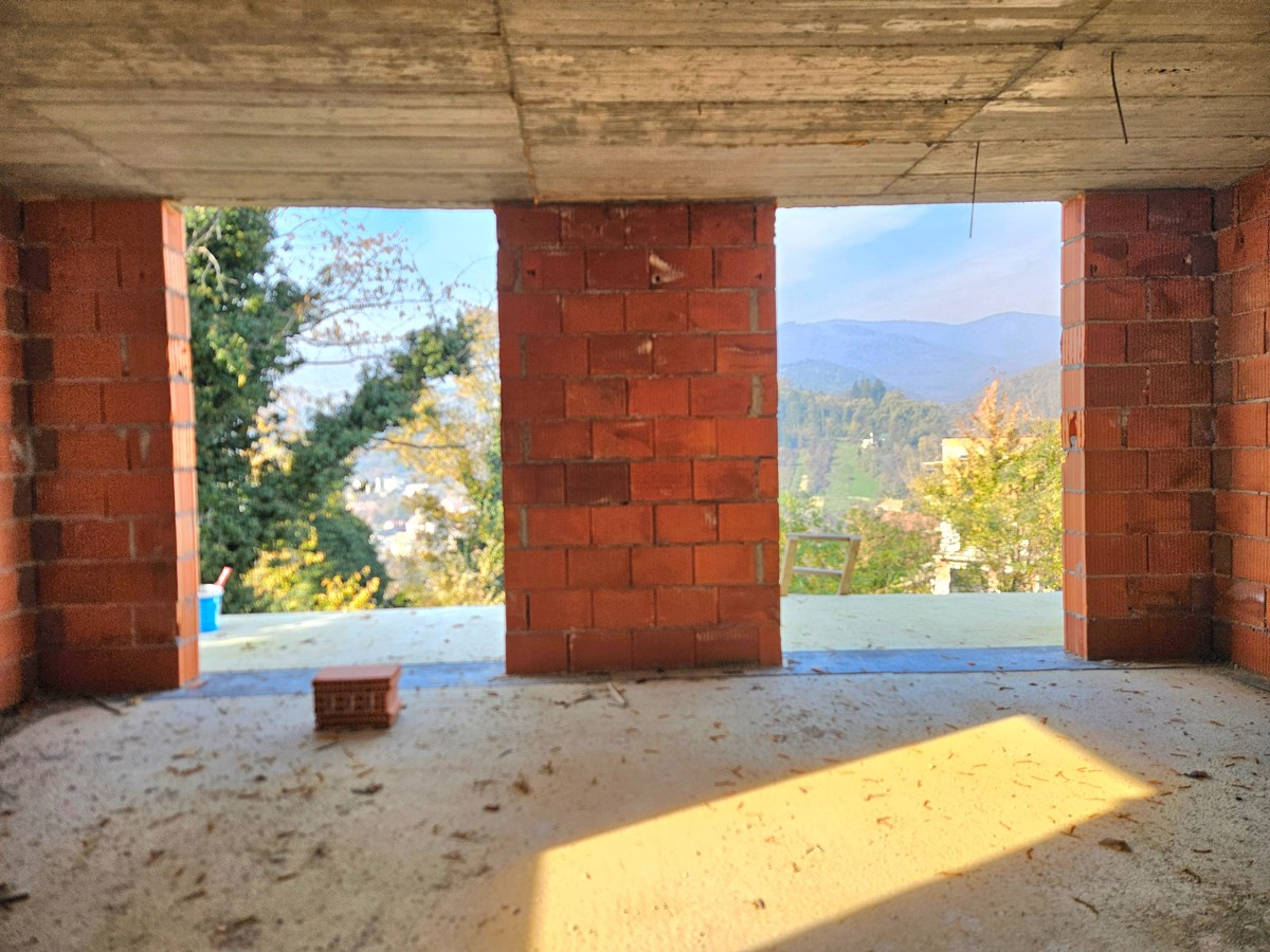 PRODAJA, HIŠA, REMETE, REMETSKI KAMENJAK, ROH-BAU, 160m2 NKP.