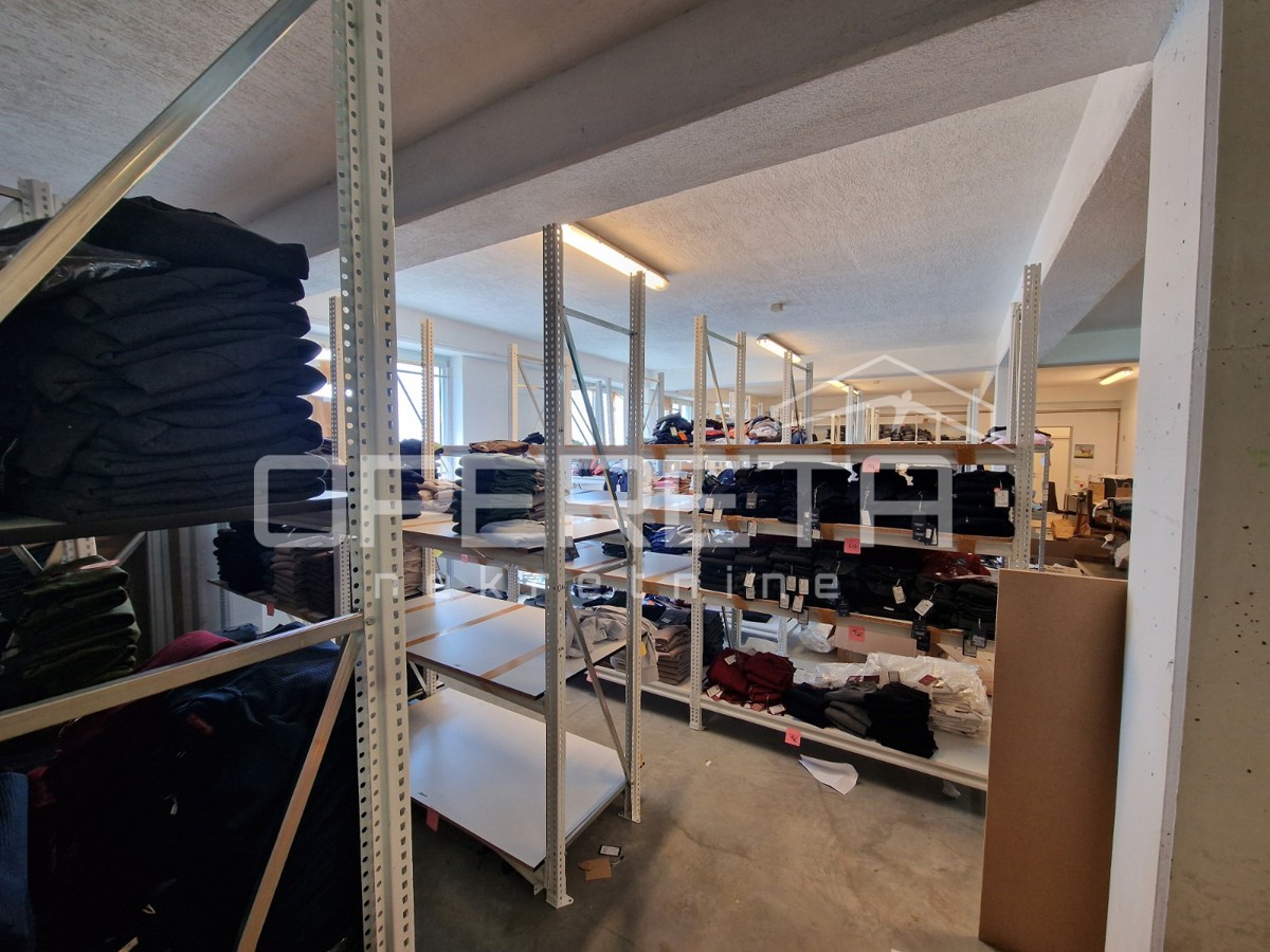 Hala - skladišče, dvigalo, parkirišče in pisarniški prostori – Jankomir