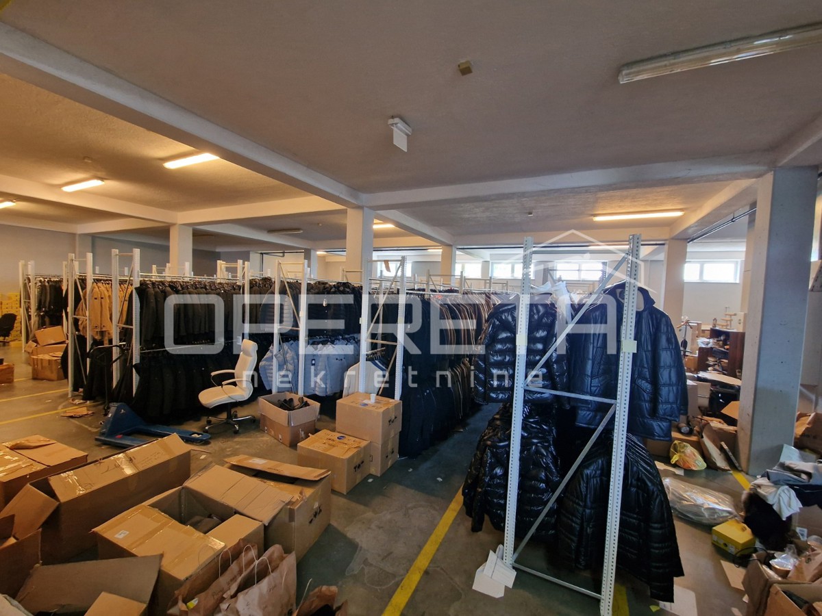 Hala - skladišče, dvigalo, parkirišče in pisarniški prostori – Jankomir