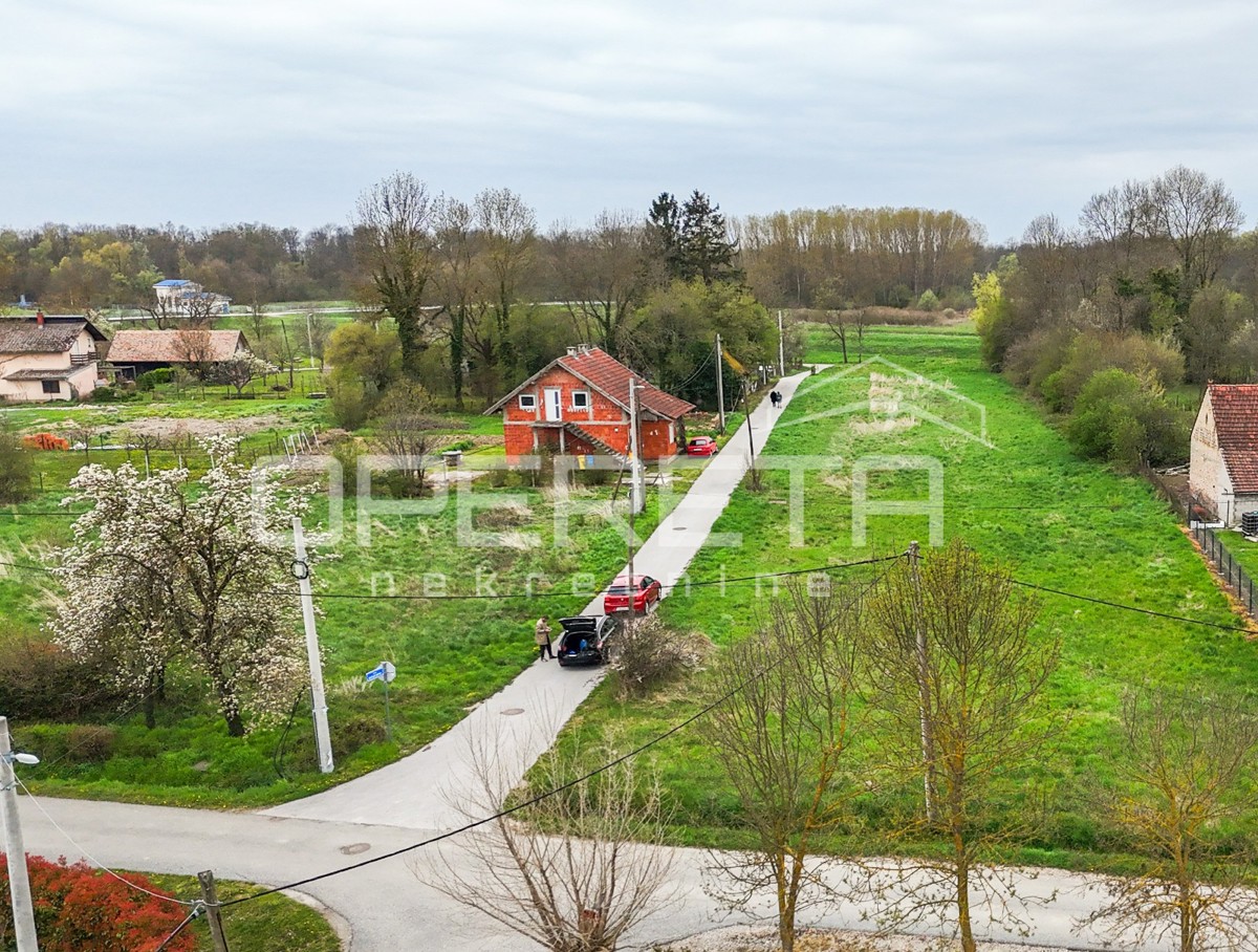 Matije Gupca , Črnec Rugvički, 607,00 m2, 85.000,00 EUR
