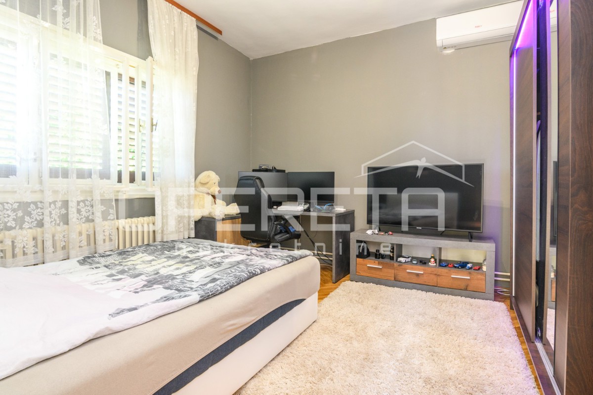 PRODAJA, REMETE, REMETSKI KAMENJAK, 2 SAMOSTOJEČE HIŠE NA PARCELI OD 1440m2.