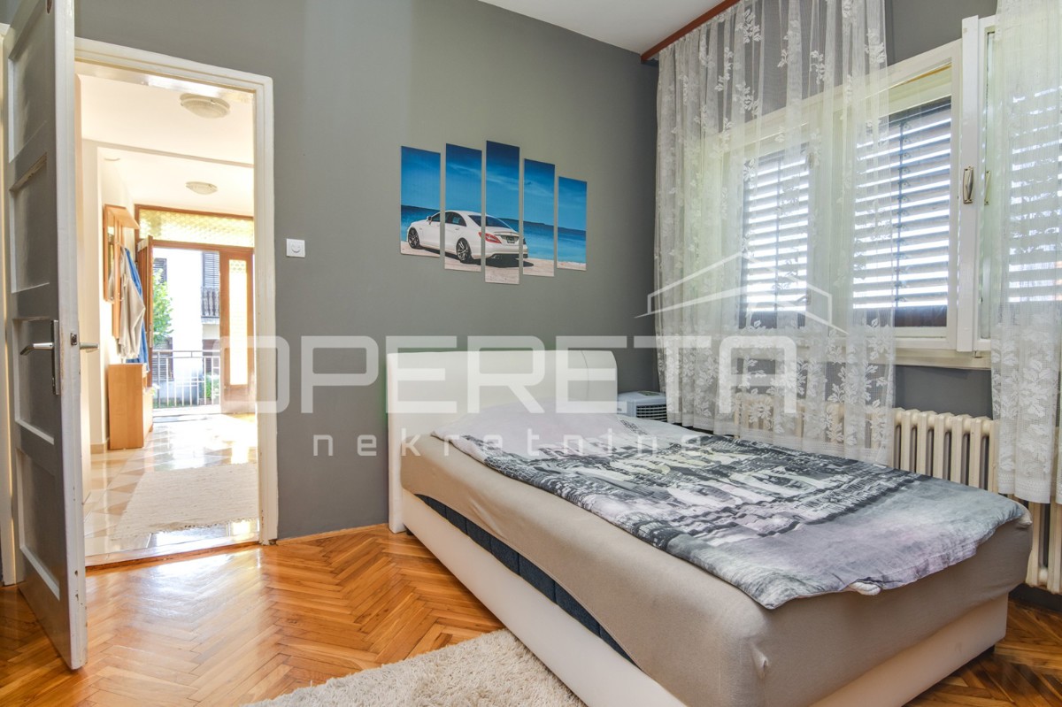 PRODAJA, REMETE, REMETSKI KAMENJAK, 2 SAMOSTOJEČE HIŠE NA PARCELI OD 1440m2.