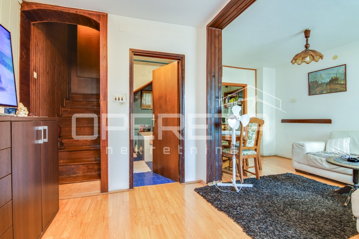 PRODAJA, REMETE, REMETSKI KAMENJAK, 2 SAMOSTOJEČE HIŠE NA PARCELI OD 1440m2.