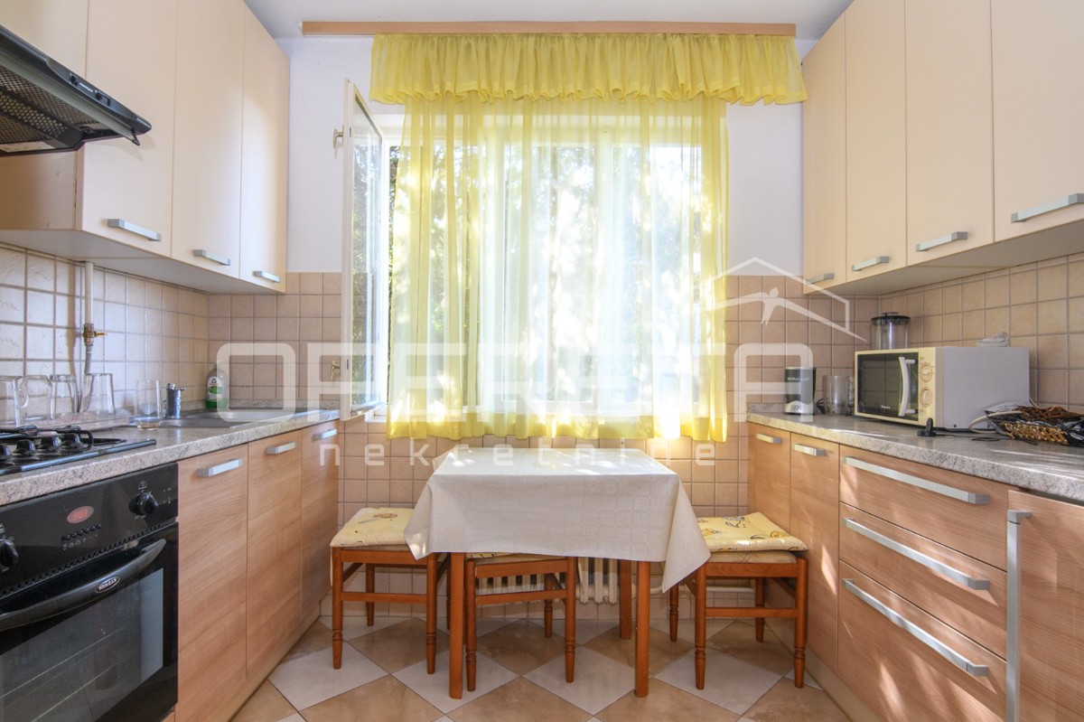 PRODAJA, REMETE, REMETSKI KAMENJAK, 2 SAMOSTOJEČE HIŠE NA PARCELI OD 1440m2.