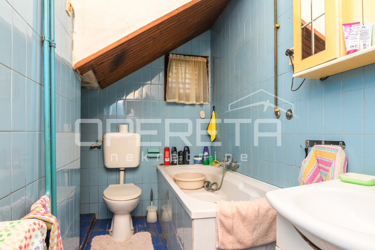 PRODAJA, REMETE, REMETSKI KAMENJAK, 2 SAMOSTOJEČE HIŠE NA PARCELI OD 1440m2.