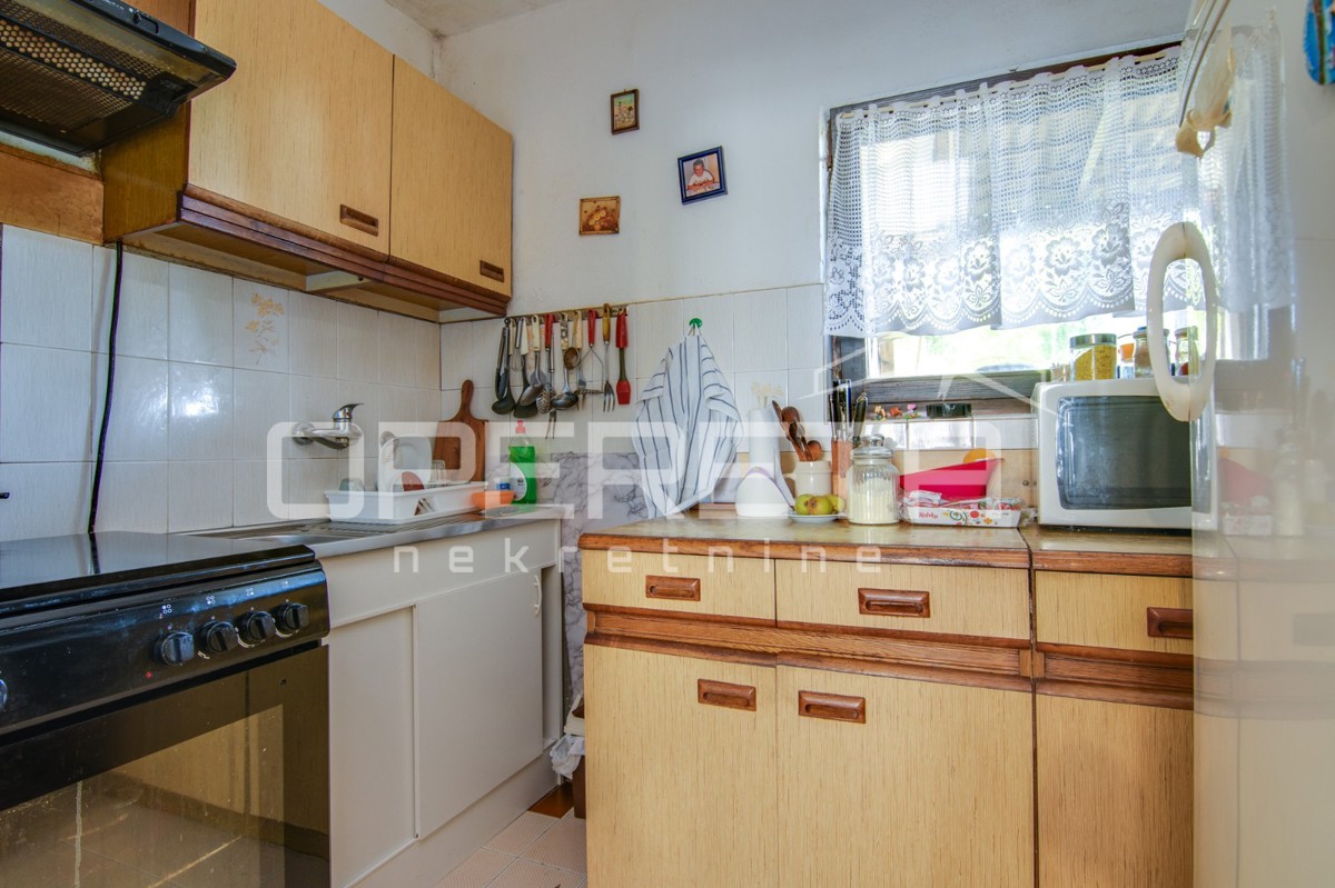 PRODAJA, REMETE, REMETSKI KAMENJAK, 2 SAMOSTOJEČE HIŠE NA PARCELI OD 1440m2.