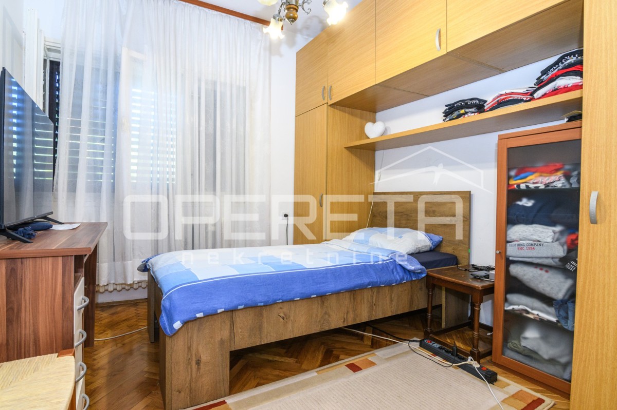 PRODAJA, REMETE, REMETSKI KAMENJAK, 2 SAMOSTOJEČE HIŠE NA PARCELI OD 1440m2.