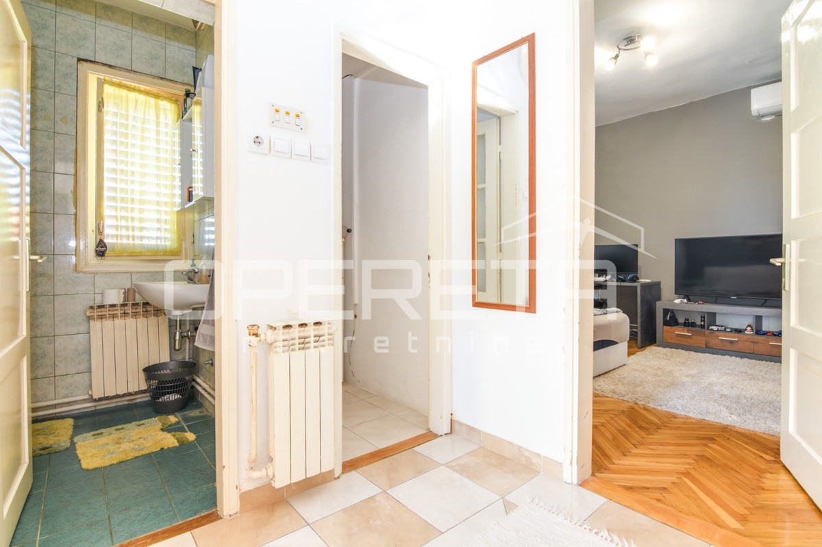 PRODAJA, REMETE, REMETSKI KAMENJAK, 2 SAMOSTOJEČE HIŠE NA PARCELI OD 1440m2.