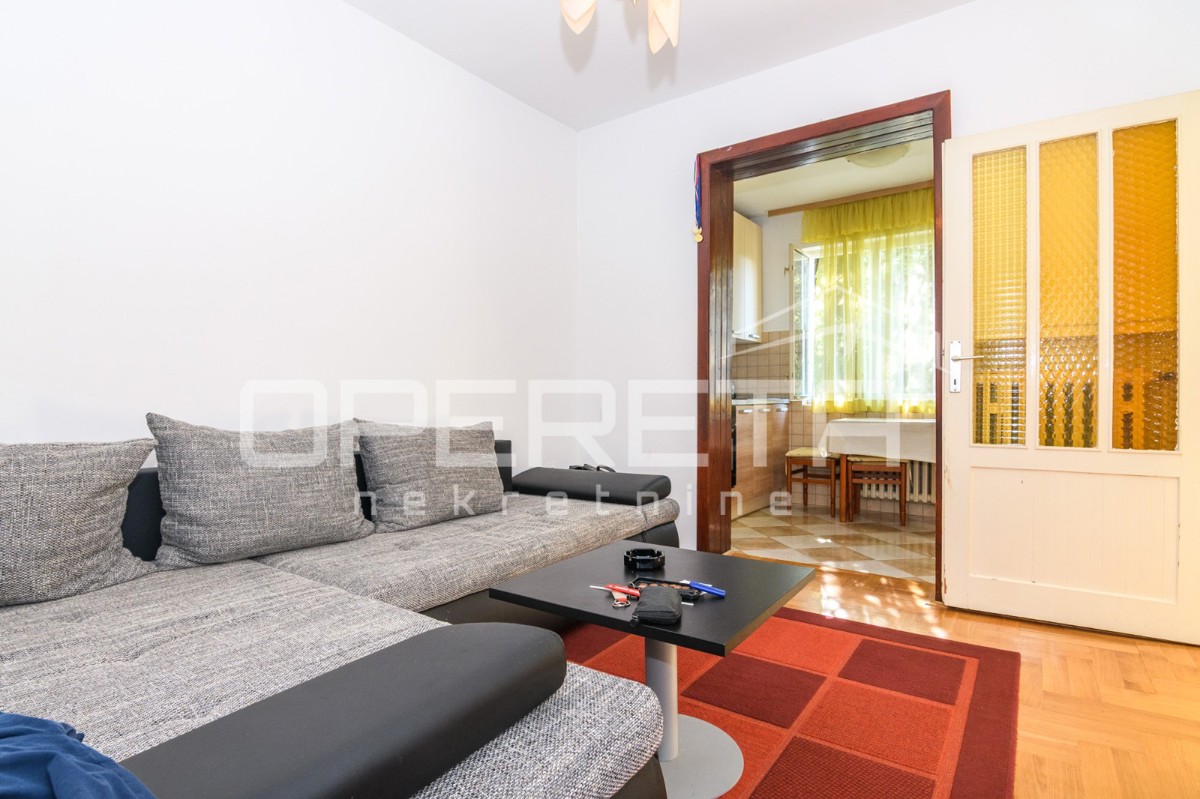 PRODAJA, REMETE, REMETSKI KAMENJAK, 2 SAMOSTOJEČE HIŠE NA PARCELI OD 1440m2.