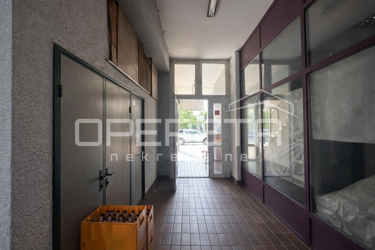 Poslovni prostor s teraso in skladiščem, tržnica in center Oroslavja