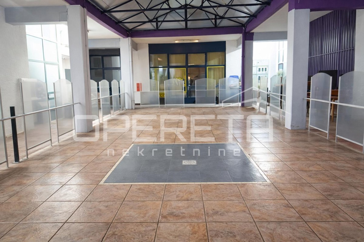 Poslovni prostor s teraso in skladiščem, tržnica in center Oroslavja