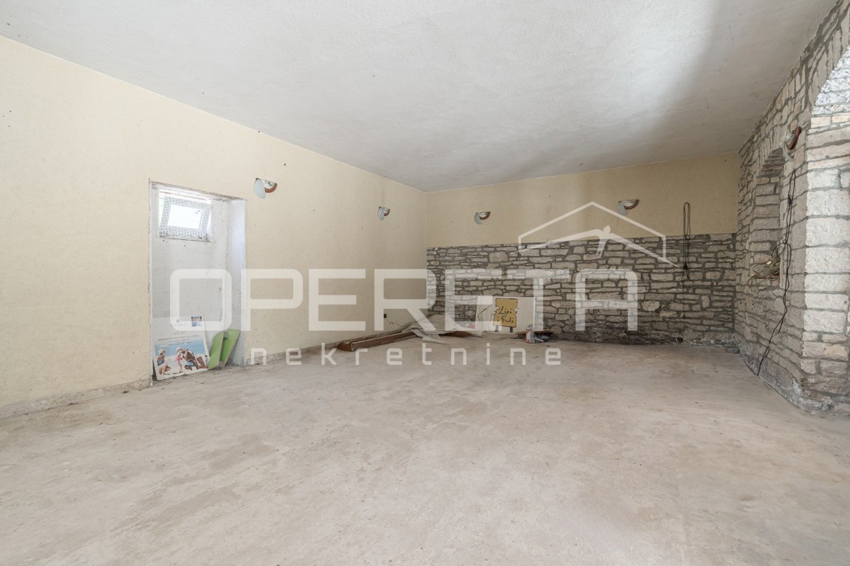 Istra, Kanfanar, poslovni prostor na prometni lokaciji, investicijska priložnost