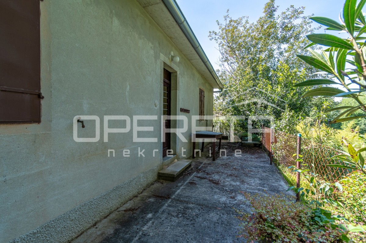 Idilična posest s 3 starimi hišami, kombinacija stavbnega/kmetijskega zemljišča 23900m2