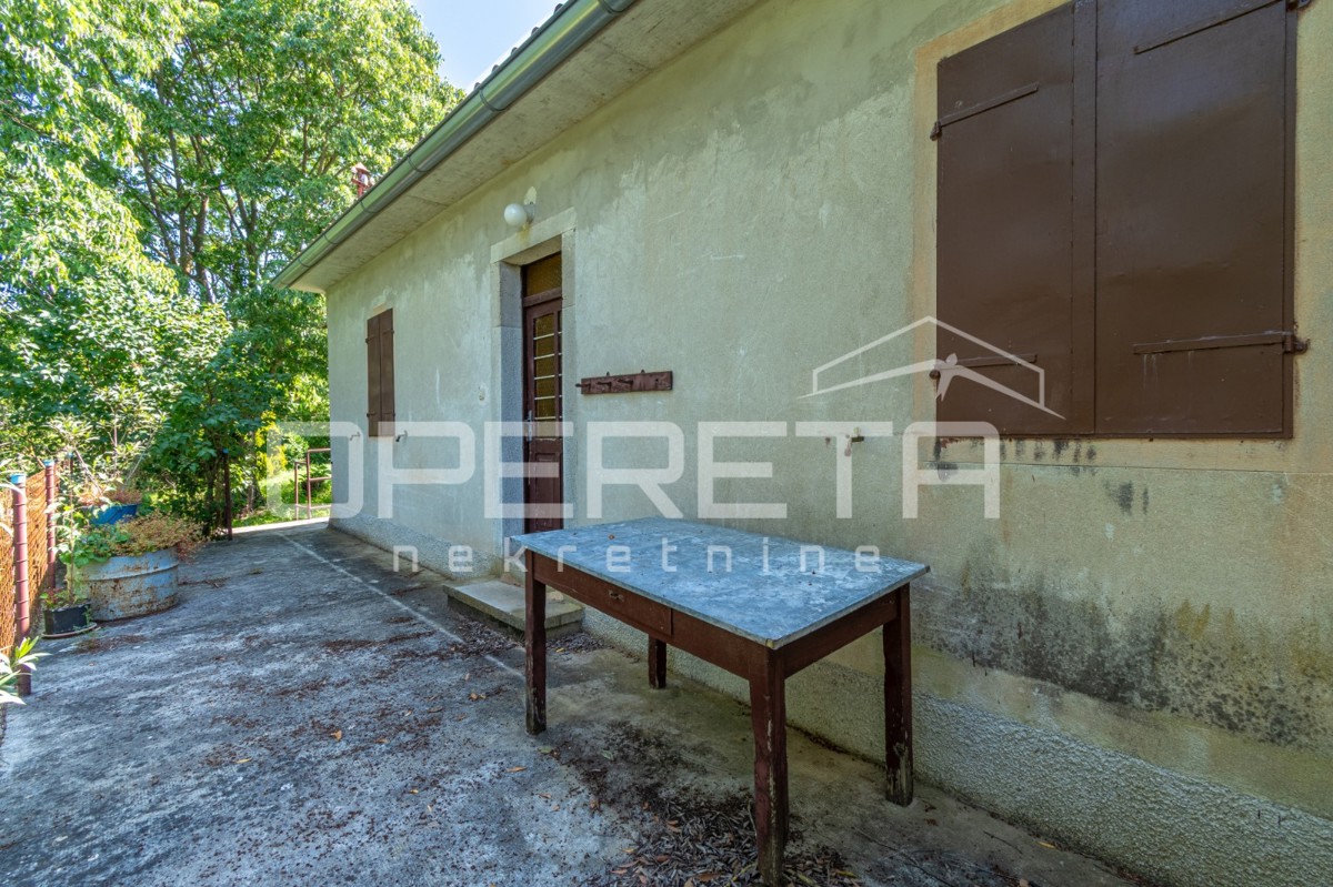 Idilična posest s 3 starimi hišami, kombinacija stavbnega/kmetijskega zemljišča 23900m2