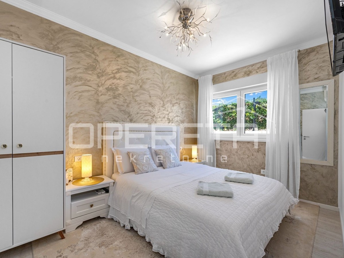 Luksuzna hiša z veliko parcelo, Šibenik- Bilice