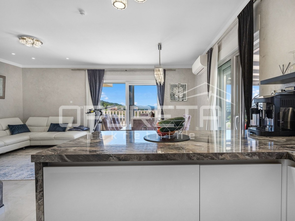 Luksuzna hiša z veliko parcelo, Šibenik- Bilice