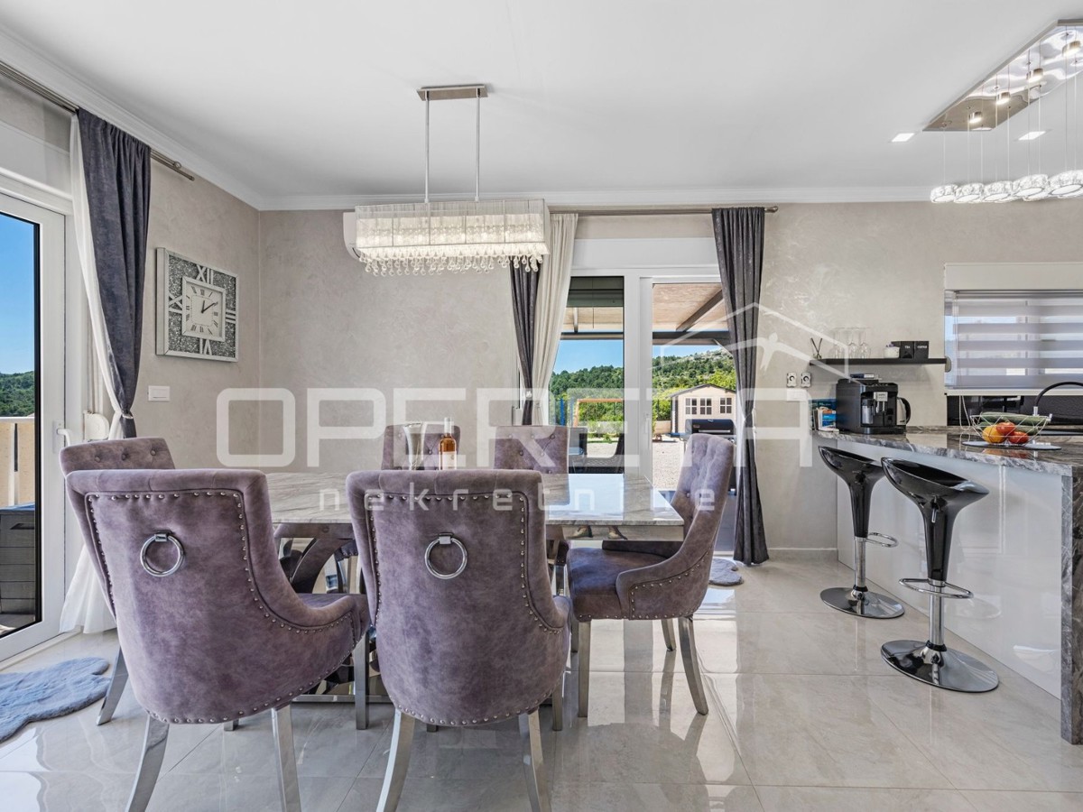 Luksuzna hiša z veliko parcelo, Šibenik- Bilice