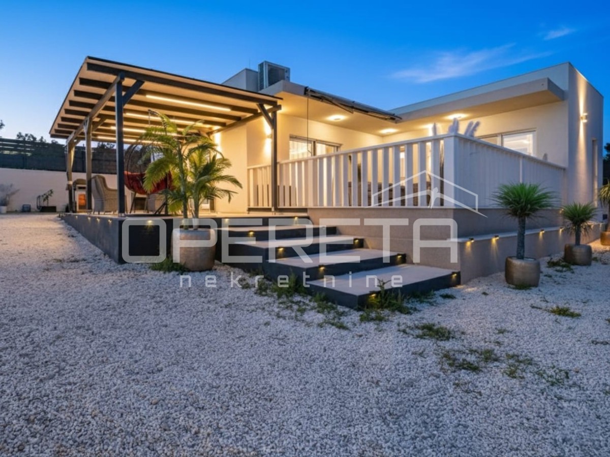 Luksuzna hiša z veliko parcelo, Šibenik- Bilice